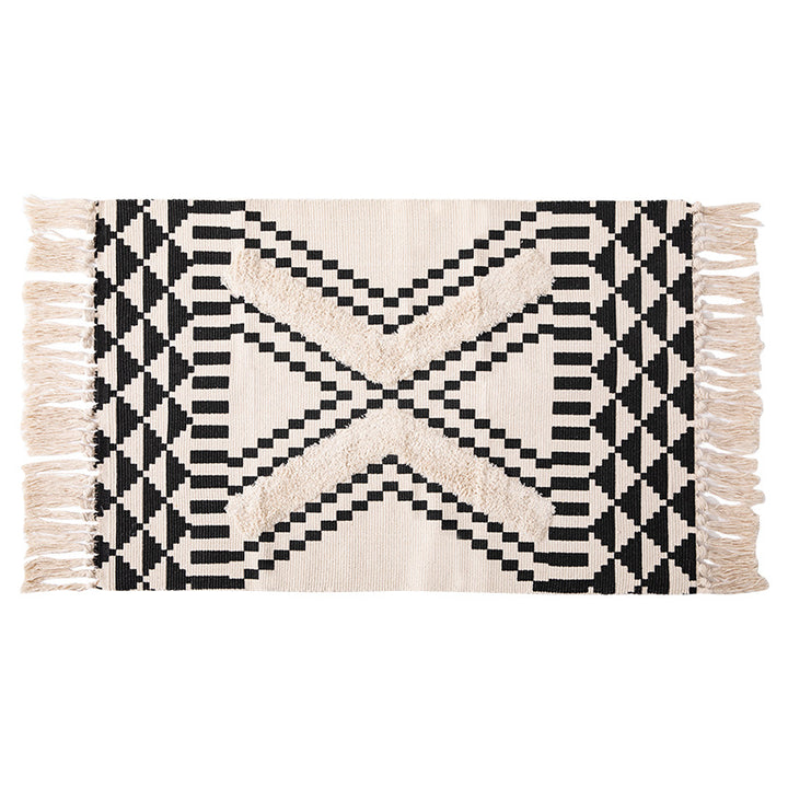 Hand-tufted bathroom mat with fringes, decorative dot-and-dash pattern and non-slip backing Kalsten