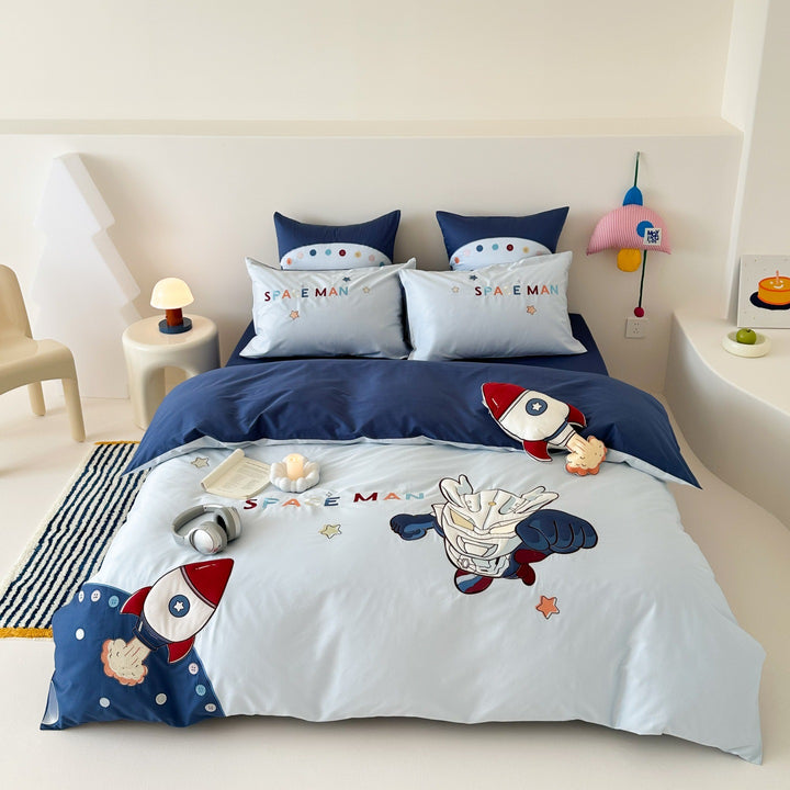 Children's bedding set with space travel appliqués and reversible function Kalsten