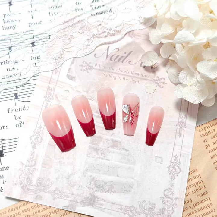 Glamorous artificial nails with elegant accents Kalsten