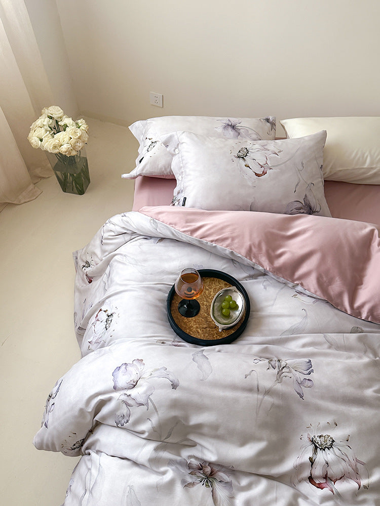 Bedding set made of fine cotton satin with delicate rose watercolor print