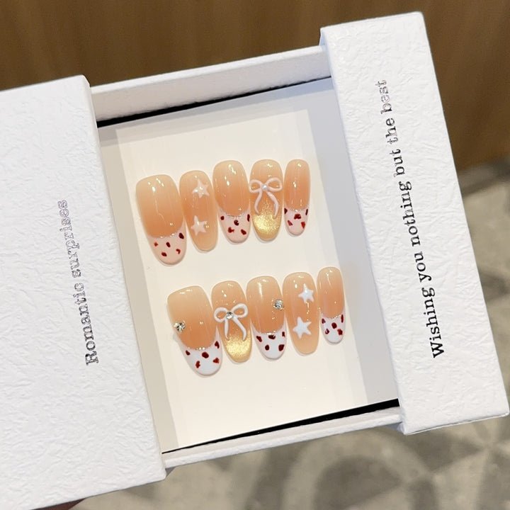 Artificial nails with decadent design and romantic accents Kalsten