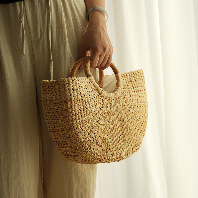 Handmade beach bag made of braided rattan Kalsten