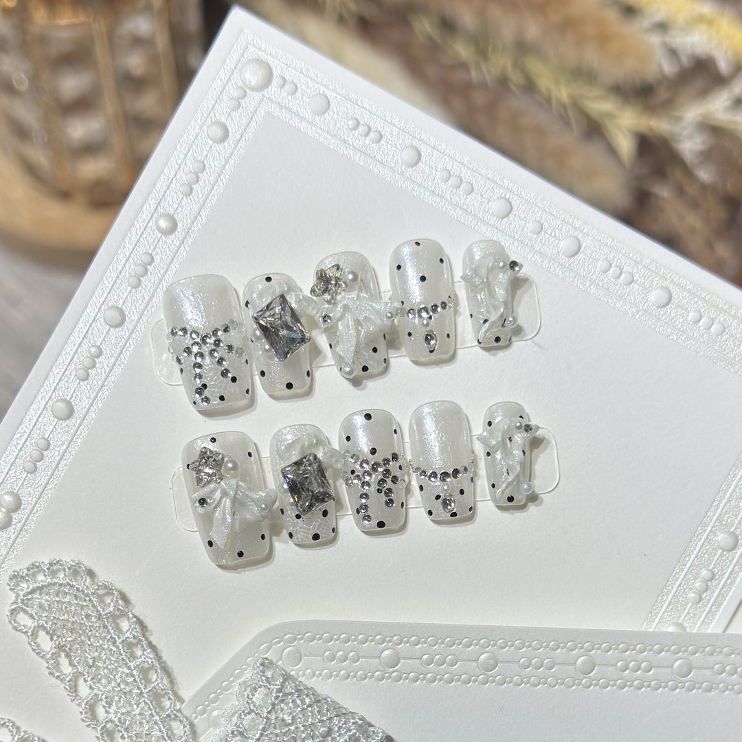 Elegant Rhinestone-Adorned Press-On Nail Set Kalsten