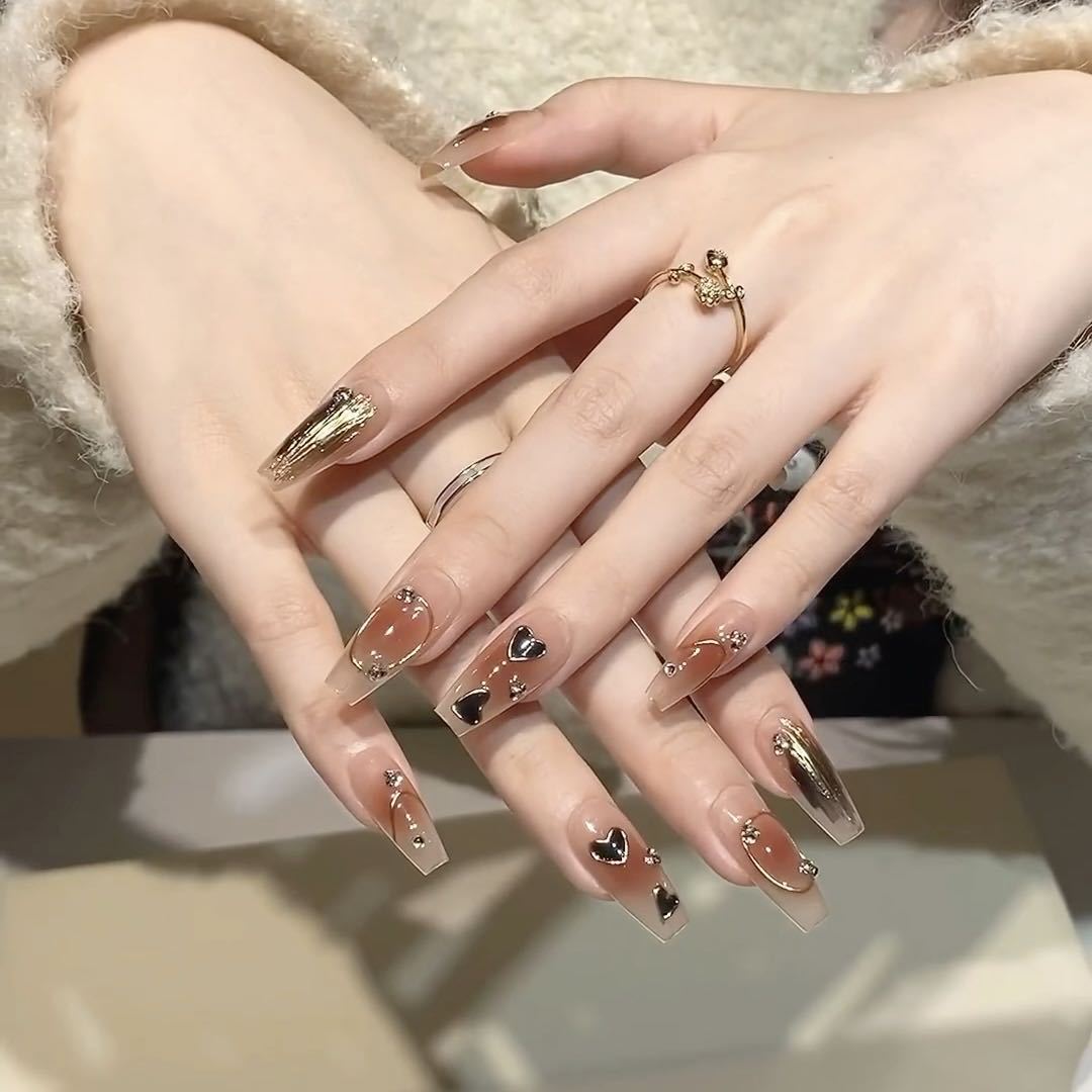 Artistic Press-On Nail Set with Elegant Metallic Accents Kalsten