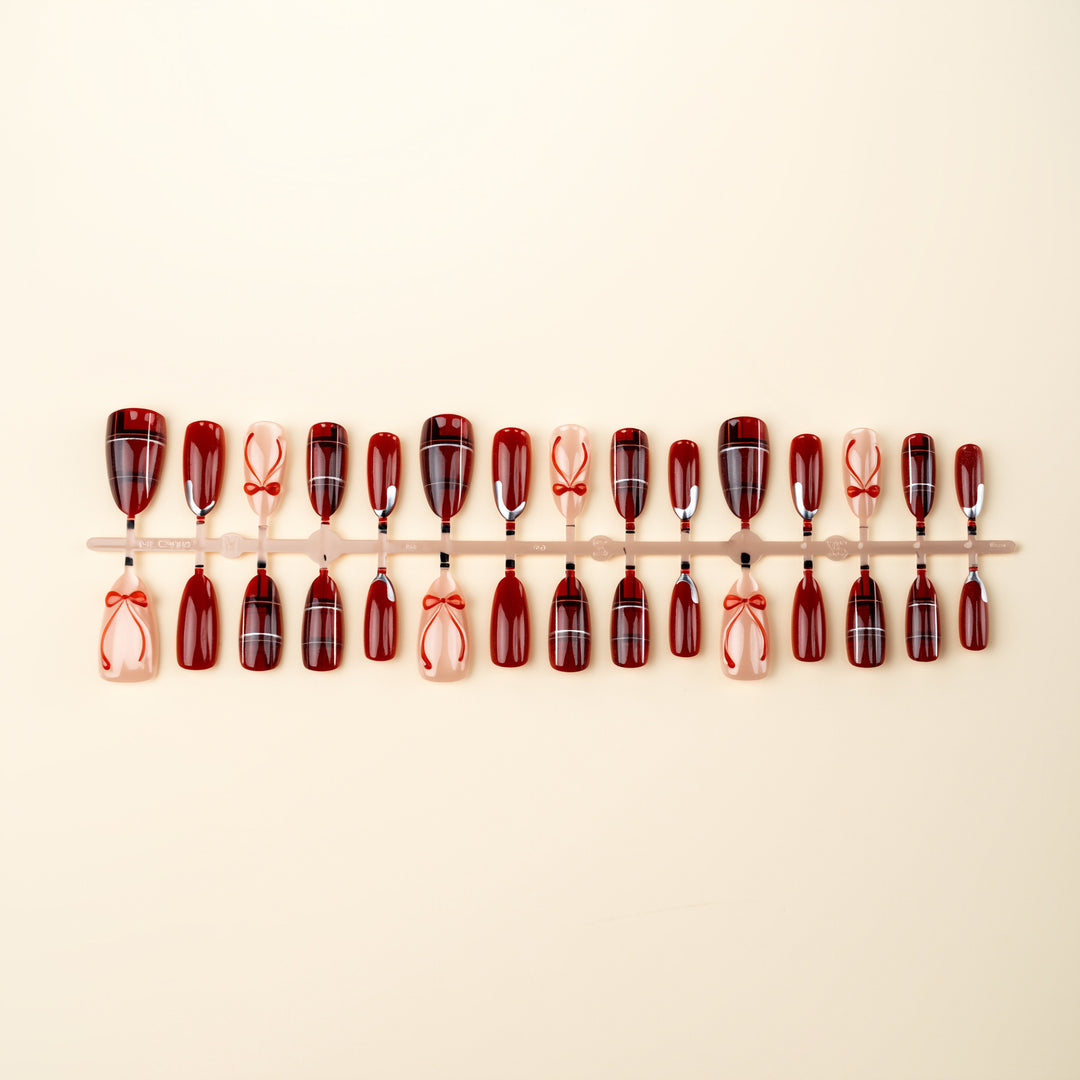 Art nail set with festive design and bow accents Kalsten