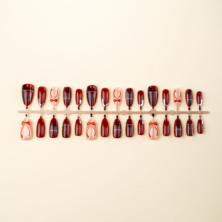 Art nail set with festive design and bow accents Kalsten