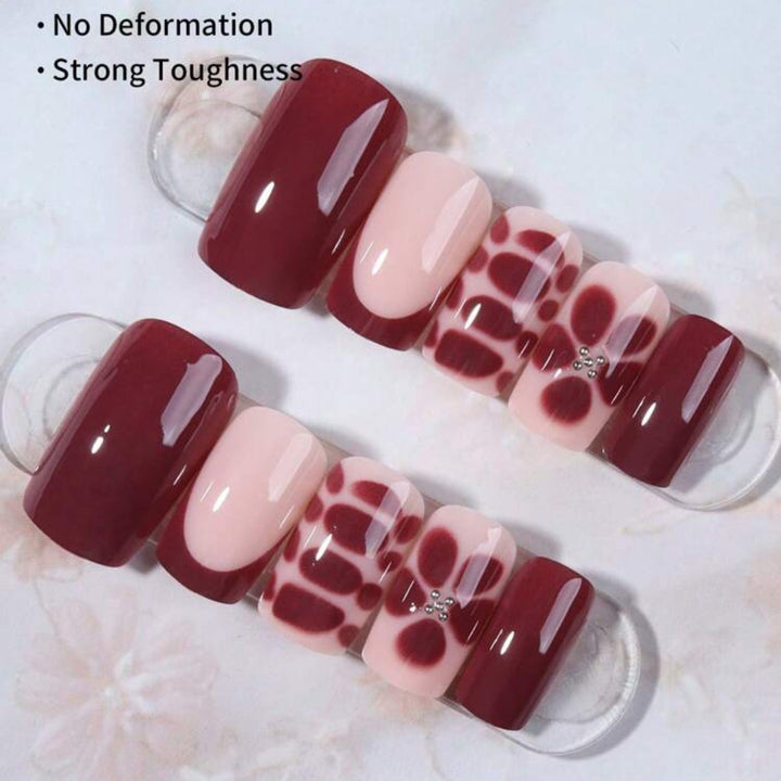 Artificial nail set with elegant geometric designs and accentuating rhinestone details Kalsten