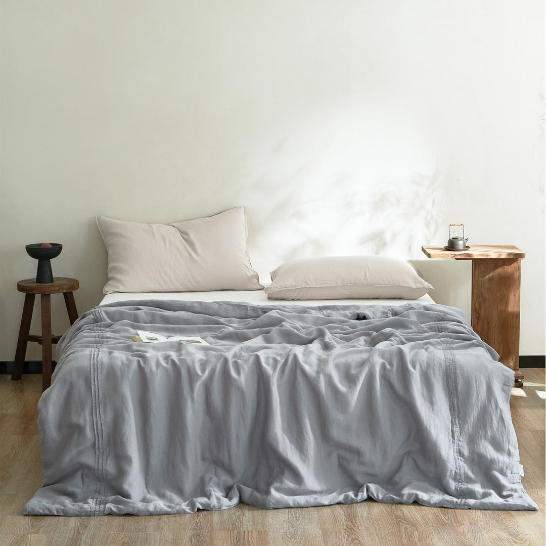 Linen bedding set with fine tucks and washed linen look