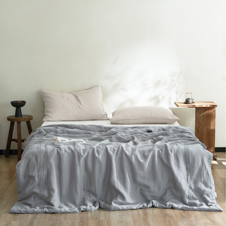 Linen bedding set with fine tucks and washed linen look