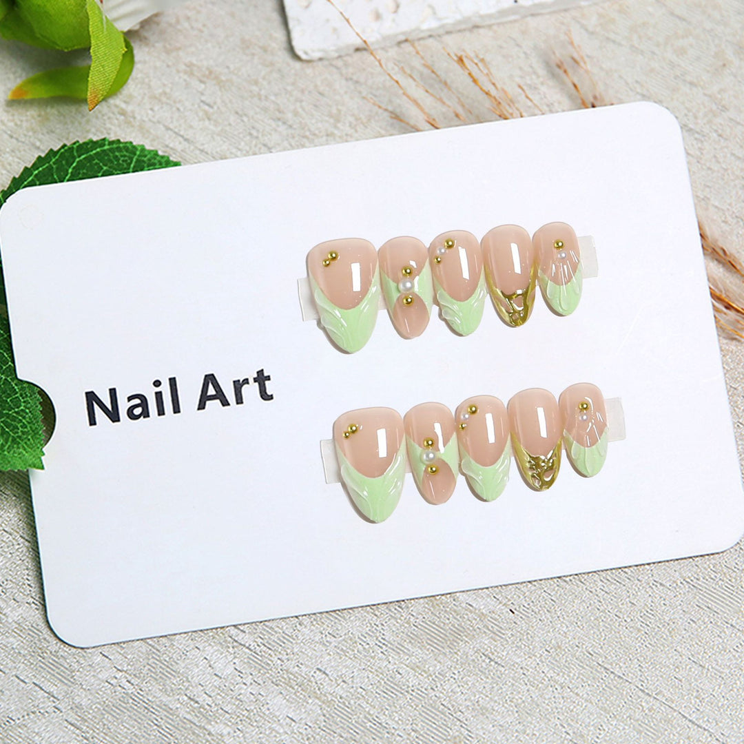 Nail Art Set with Floral and Golden Accents Kalsten