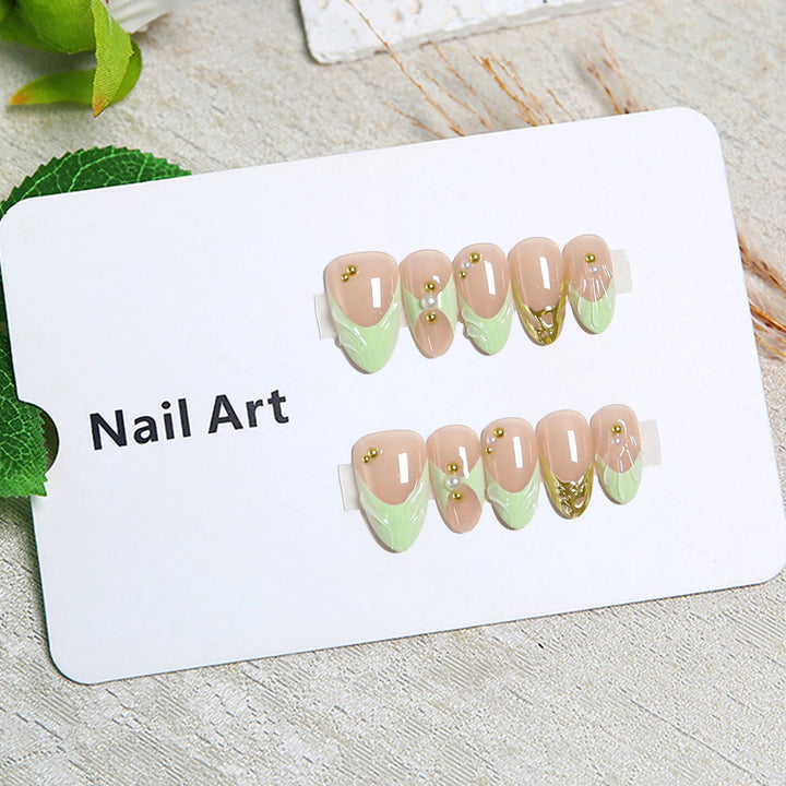 Nail Art Set with Floral and Golden Accents Kalsten