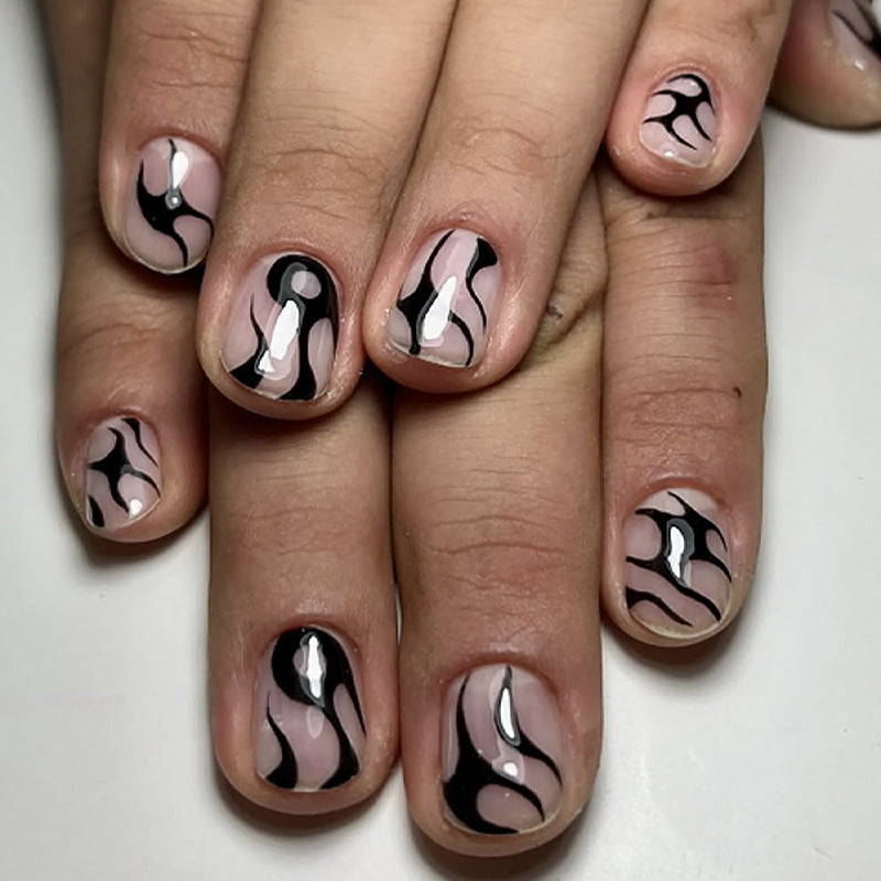 Nail set with elegant black and white design Kalsten