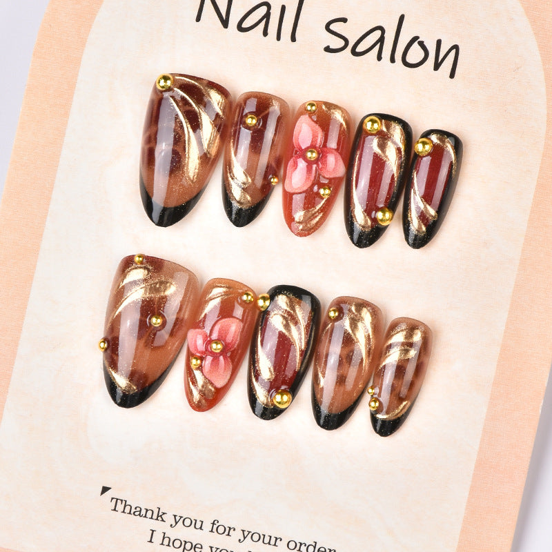 Elegant Floral Detail Press-On Nail Set