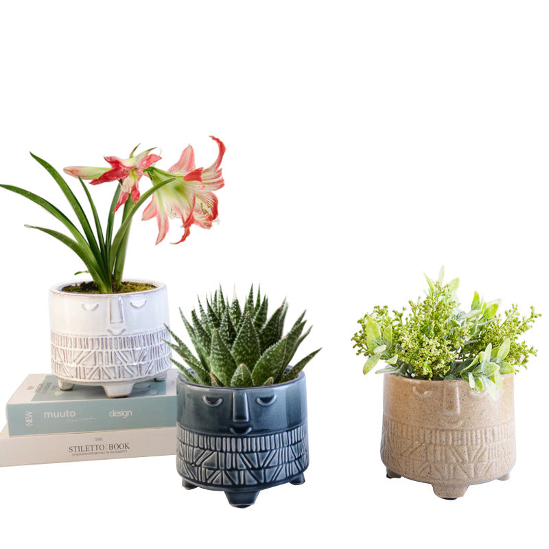Decorative plant pot with facial features Kalsten