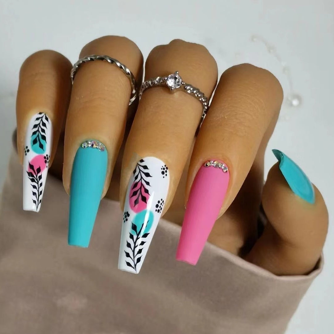 Artificial nails with floral design and creative accents Kalsten