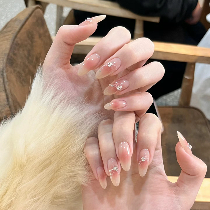 Artificial nails with glamorous decor Kalsten