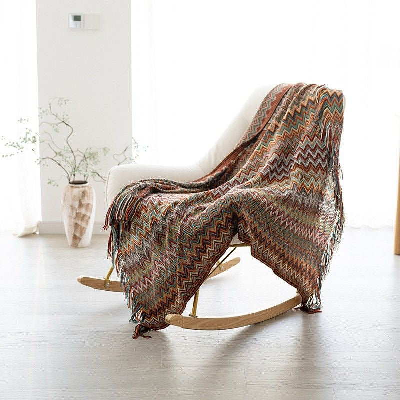 Vibrant Zigzag Pattern Throw Blanket