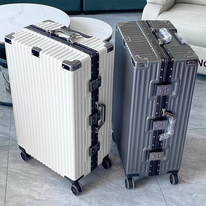 Hard-shell suitcase with integrated combination lock and silent wheels Kalsten