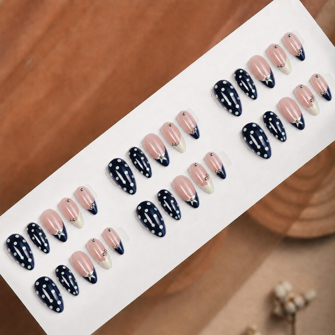 Artificial nail set with stylish star and dot patterns Kalsten