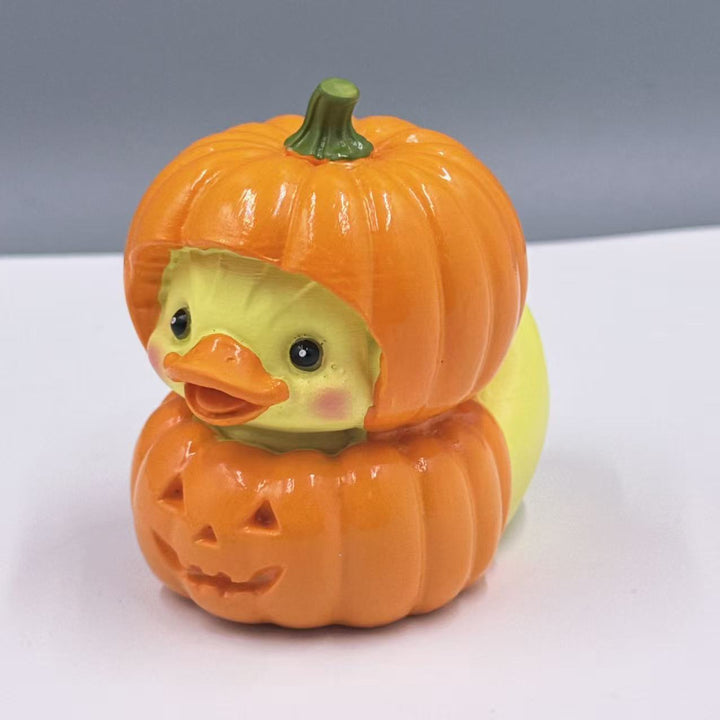 Funny rubber duck with berry pot cut Kalsten