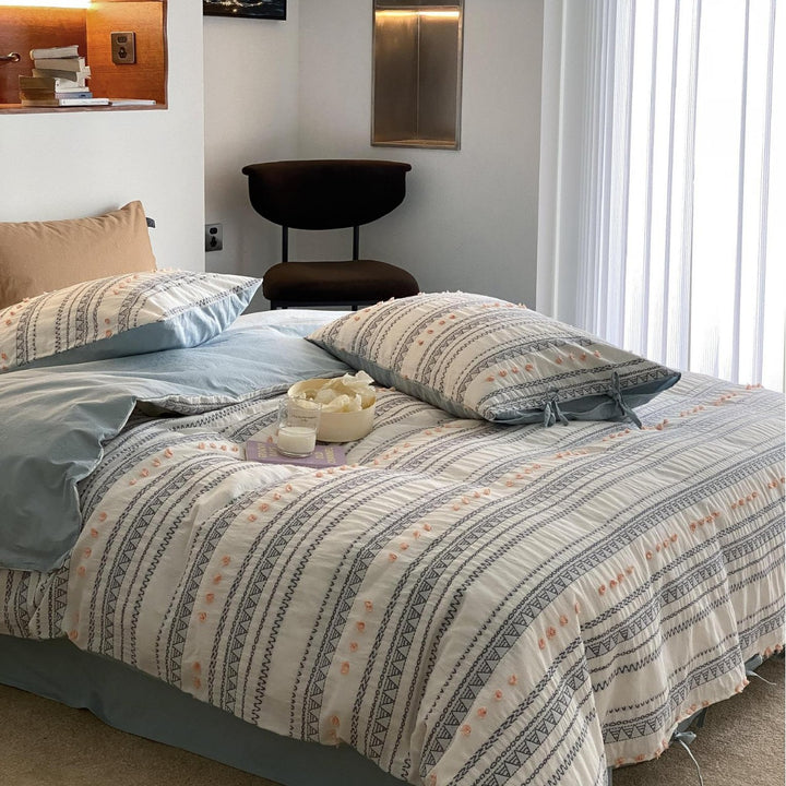 Striped bedding set made of cotton percale with embroidery dots and ties