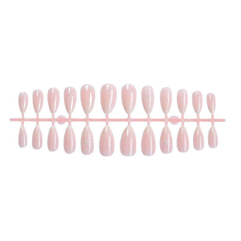 Artificial nail set with elegant designs and subtle accents Kalsten