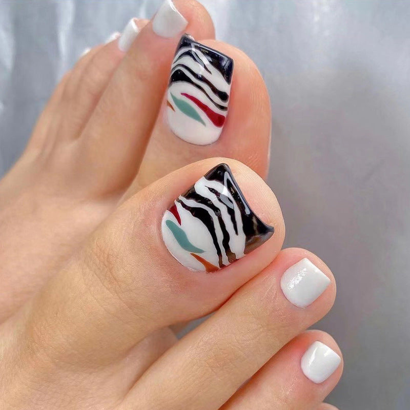 Creative toenail enhancement Kalsten