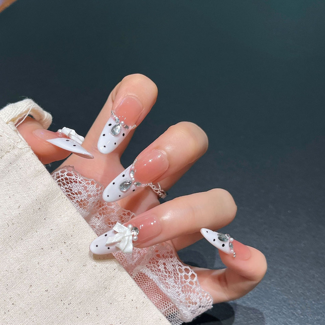 Elegant Press-On Nail Art Kalsten