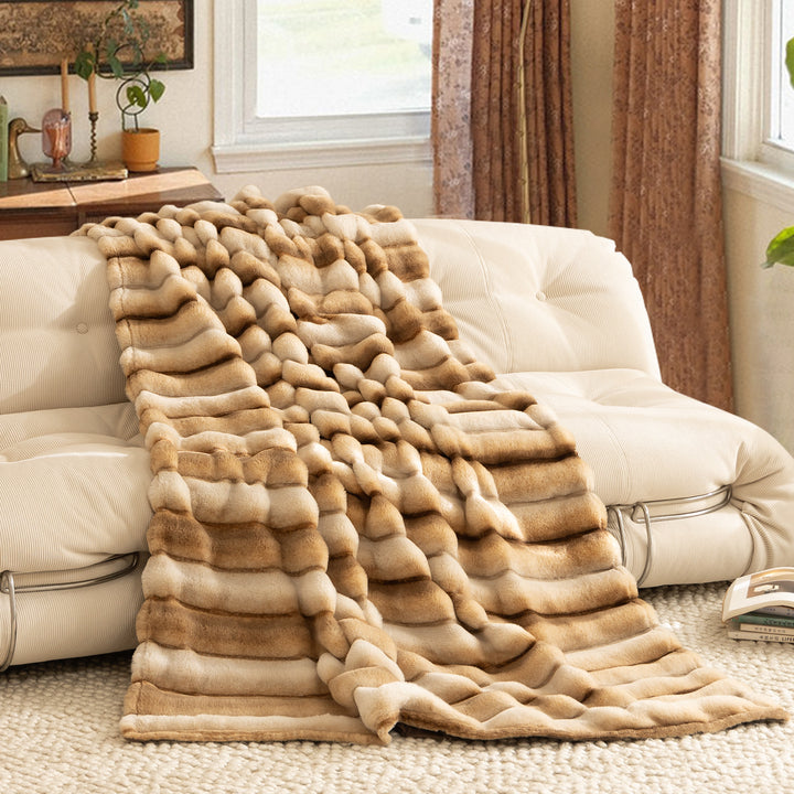 Luxurious cozy faux fur blanket with quilted relief pattern Kalsten