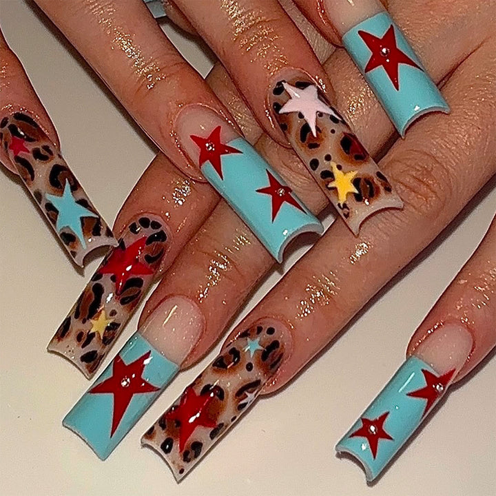 Artificial nails with striking star design Kalsten