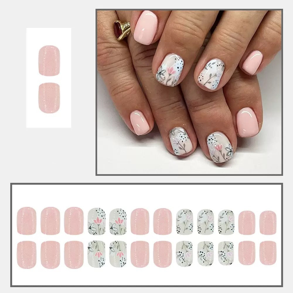Artificial nail set with floral designs and elegant finish Kalsten