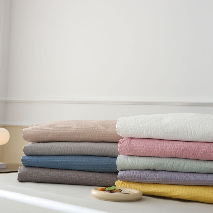 Quilted mattress topper fitted sheet with elastic all-around rubber