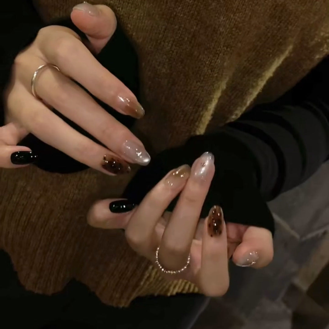 Artificial nail set with innovative ombre design and pattern Kalsten