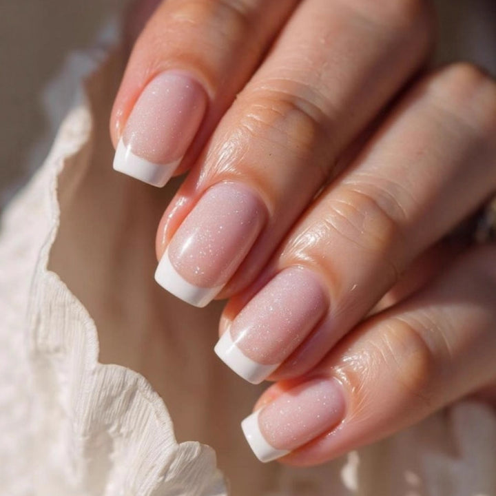 Elegant Nail Art with Black-White Contrast Kalsten