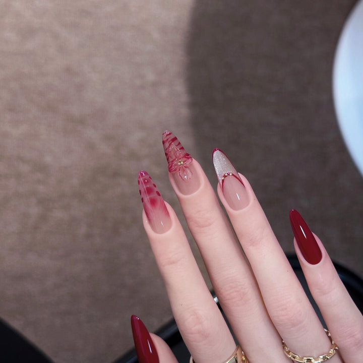 Artificial nails with floral and glamour details Kalsten