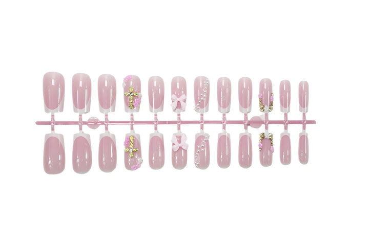 Artificial nail set with luxurious accents and elegant designs Kalsten