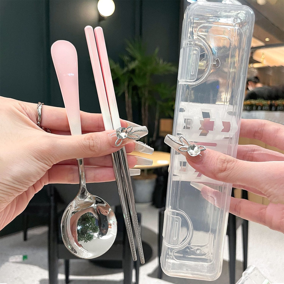 Portable cutlery set in hygienic storage box Kalsten