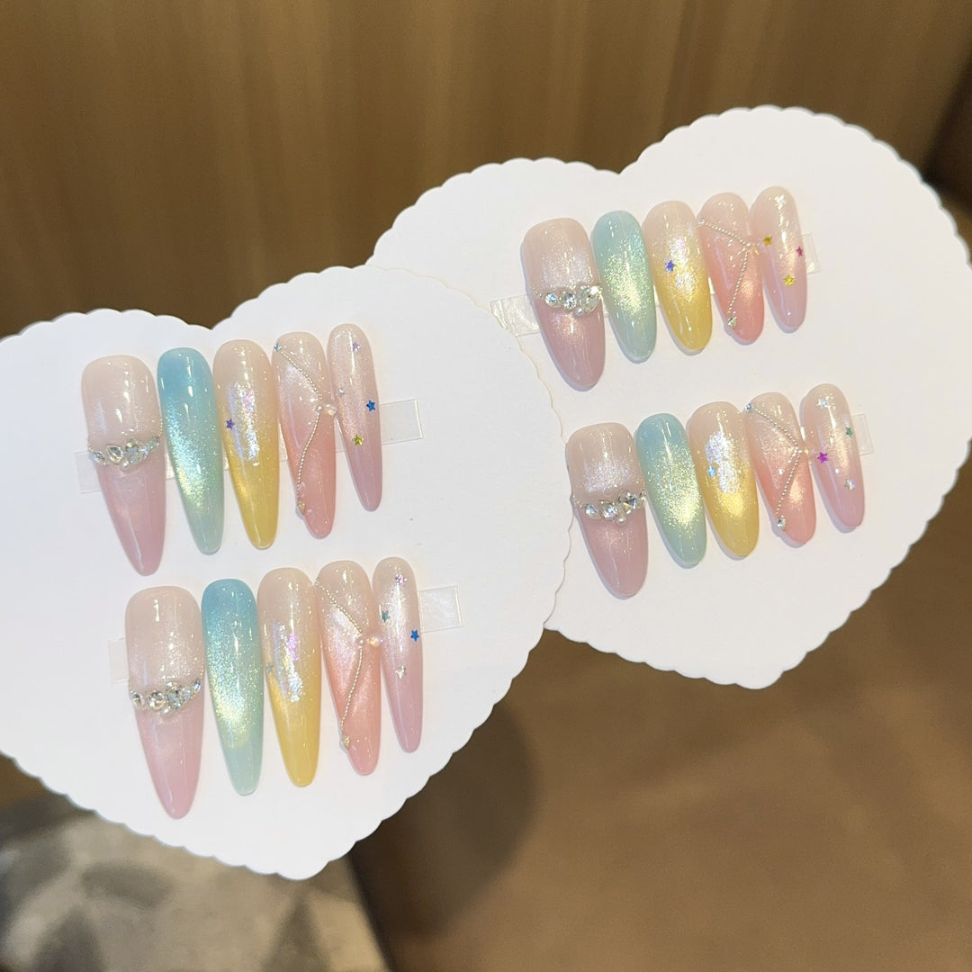 Artificial nails with shimmering effects and sparkling rhinestone details Kalsten