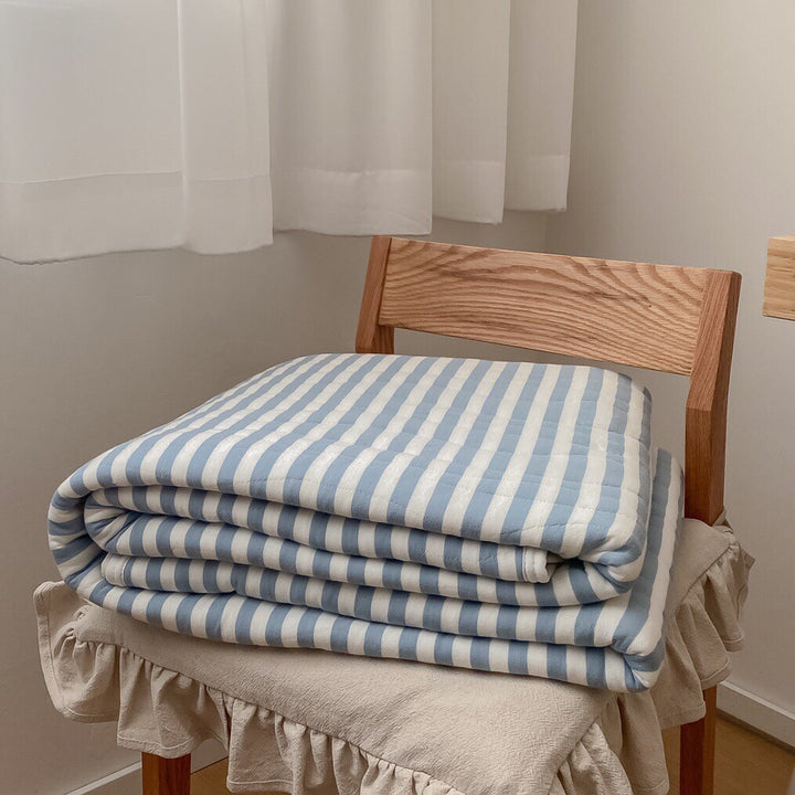 Quilted all-season duvet made of cotton blend fabric with fine cord texture