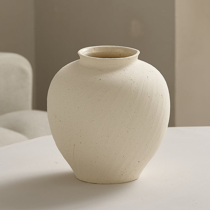 Elegant ceramic vase with organic shapes Kalsten