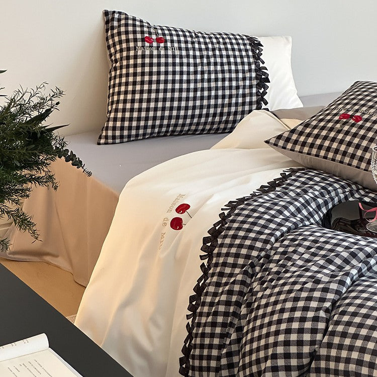 Vichy-check bed set made of fine cotton satin with decorative trim