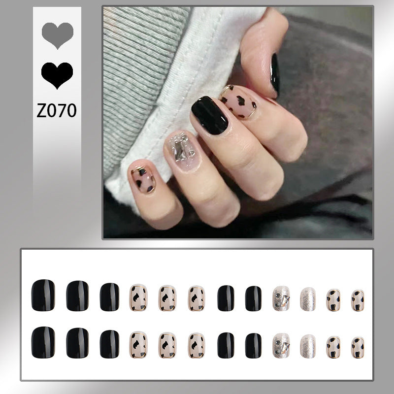 Creative Nail Art Set with Elegant Animal Accents Kalsten