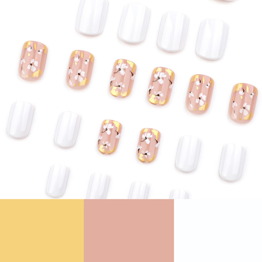 Artificial nail art with delicate flowers and glitter accents Kalsten