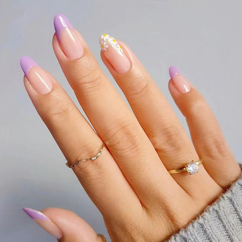 Artful nail extensions with an elegant leaf pattern Kalsten