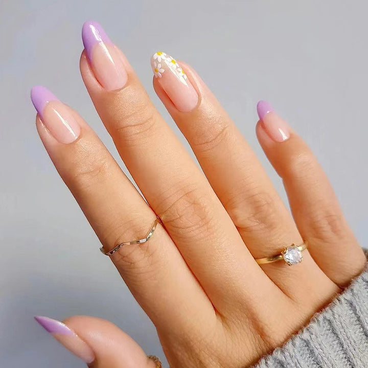 Artful nail extensions with an elegant leaf pattern Kalsten