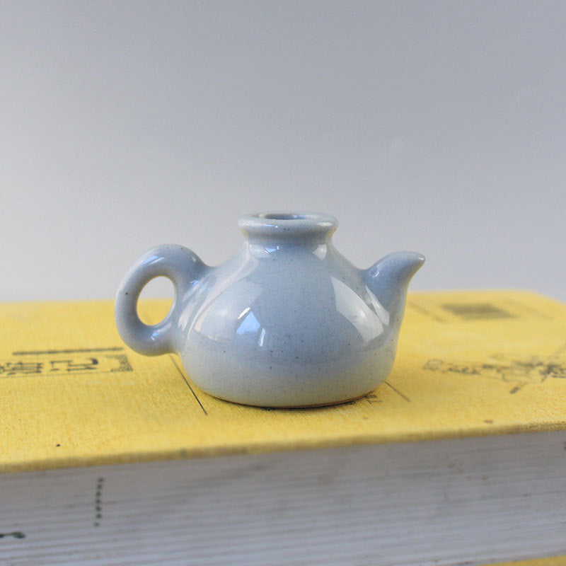 Elegant ceramic vase with artistic design Kalsten