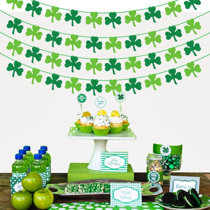 Festive Shamrock Garland Kalsten