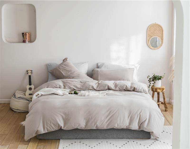 Bedding set made of breathable cotton percale with temperature-regulating processing