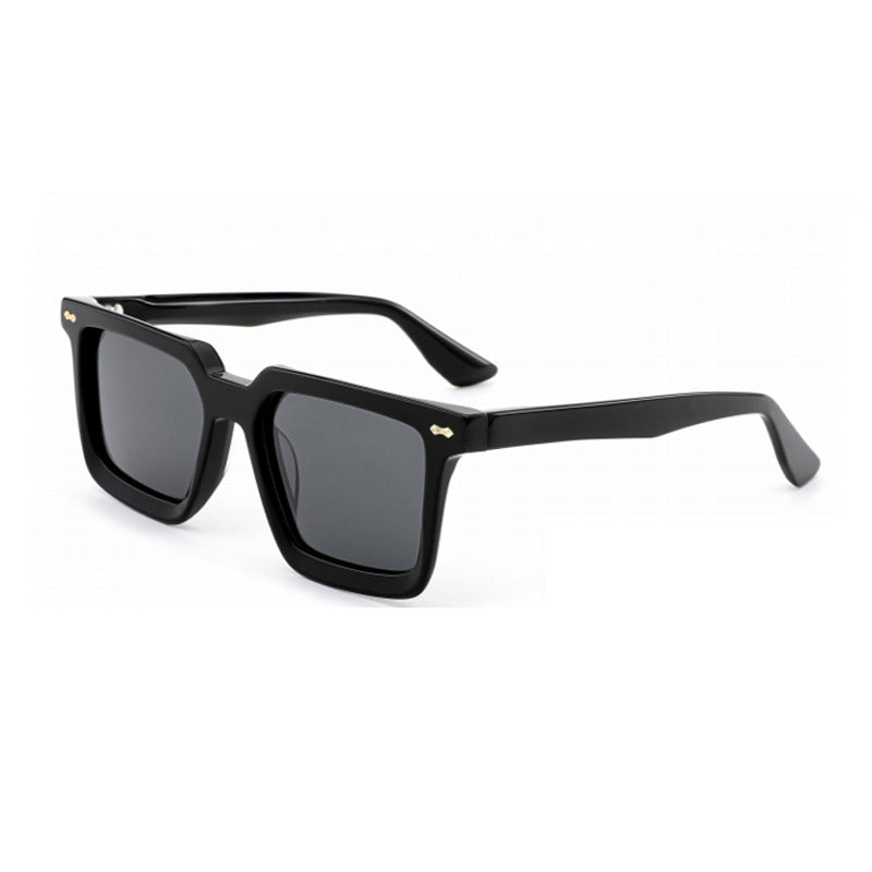 Women's sunglasses in a modern, square design with polarized lenses Kalsten