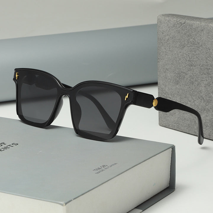 Women's Stylish Sunglasses with Stylish Frame Kalsten